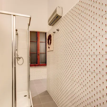 Guest house Aweshome Tower Garden 2*
