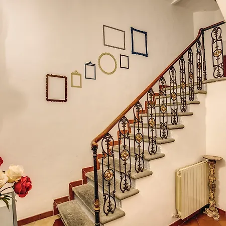 Aweshome Tower Garden Guest house 2*