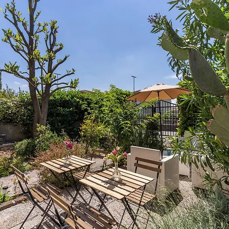 Aweshome Tower Garden Guest house 2*